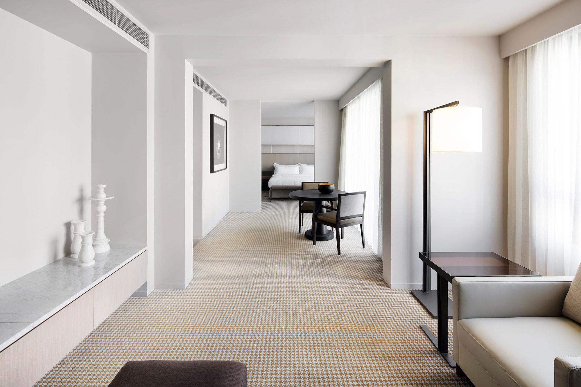 Hotel Realm Canberra Exterior foto A suite at The Standard East Village
