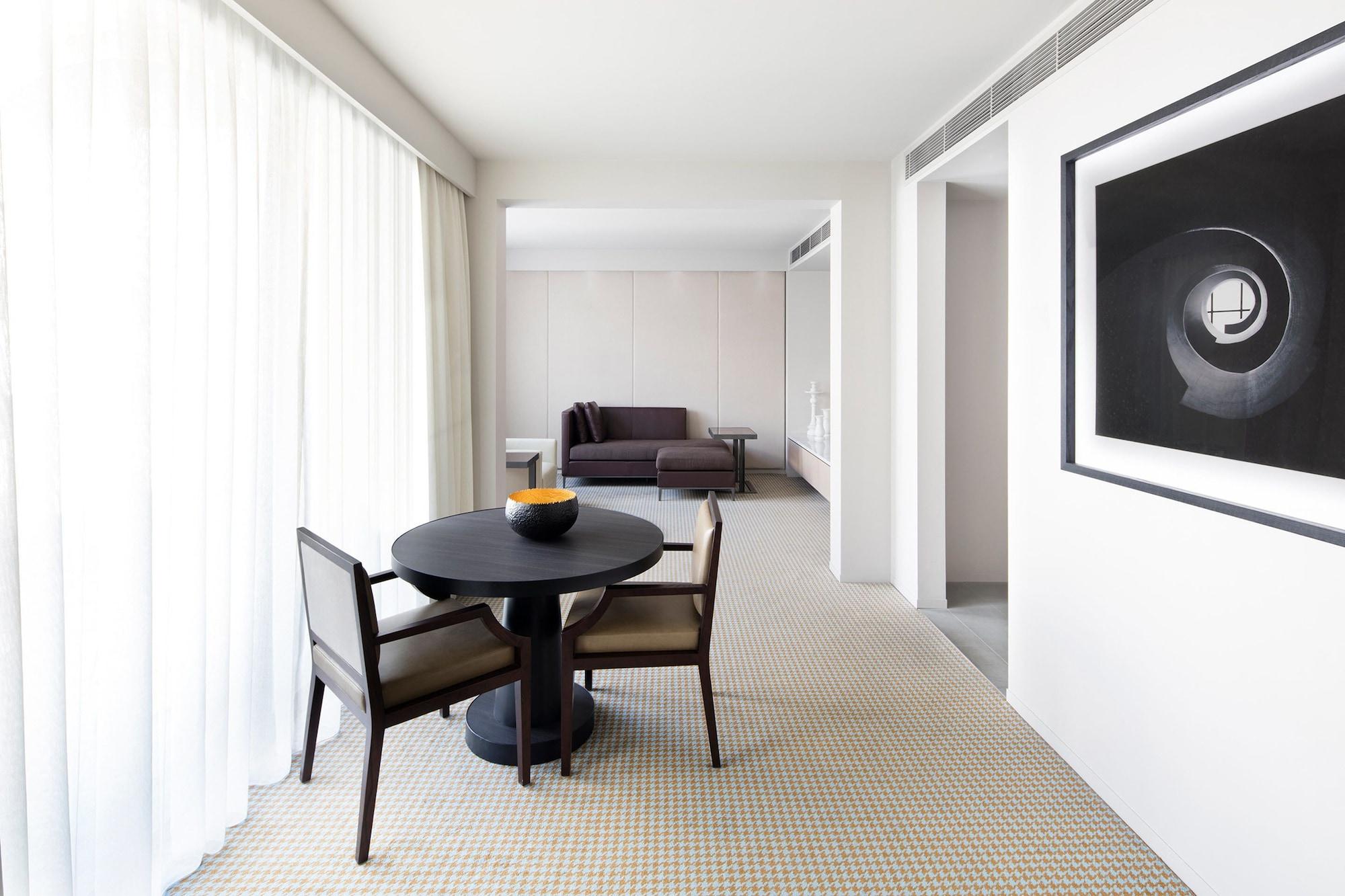 Hotel Realm Canberra Exterior foto A suite at The Standard East Village