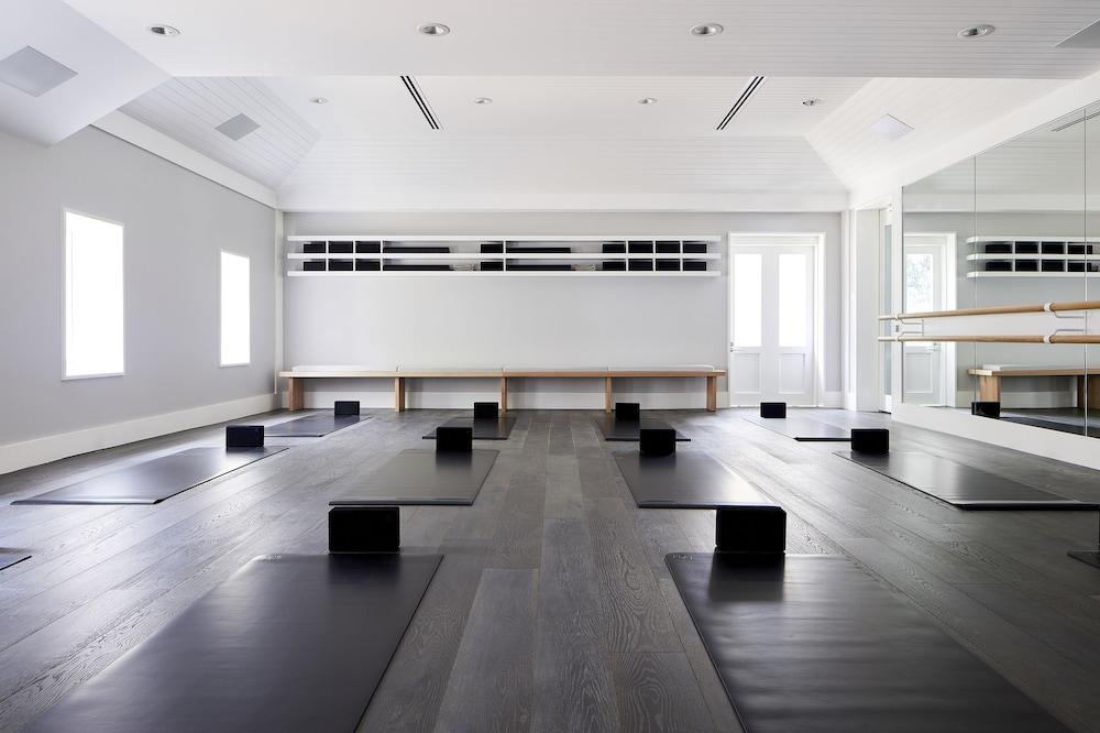 Hotel Realm Canberra Exterior foto The interior of the ballet studio