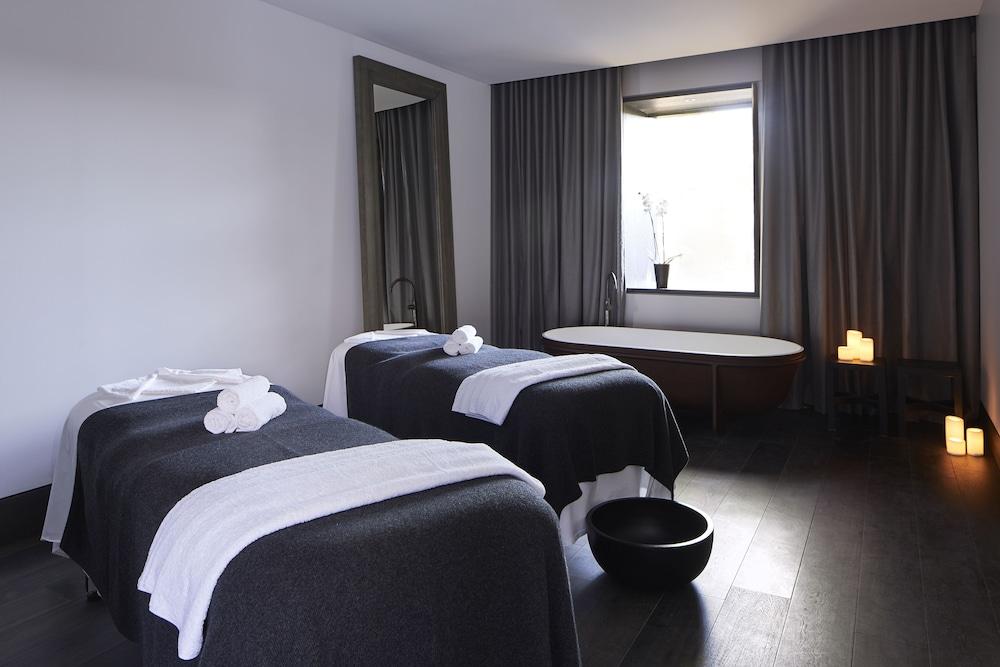 Hotel Realm Canberra Exterior foto The spa at The Standard East Village