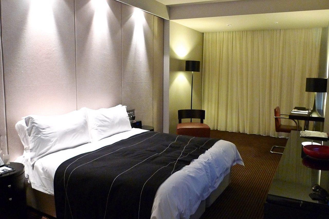 Hotel Realm Canberra Exterior foto A room at the hotel