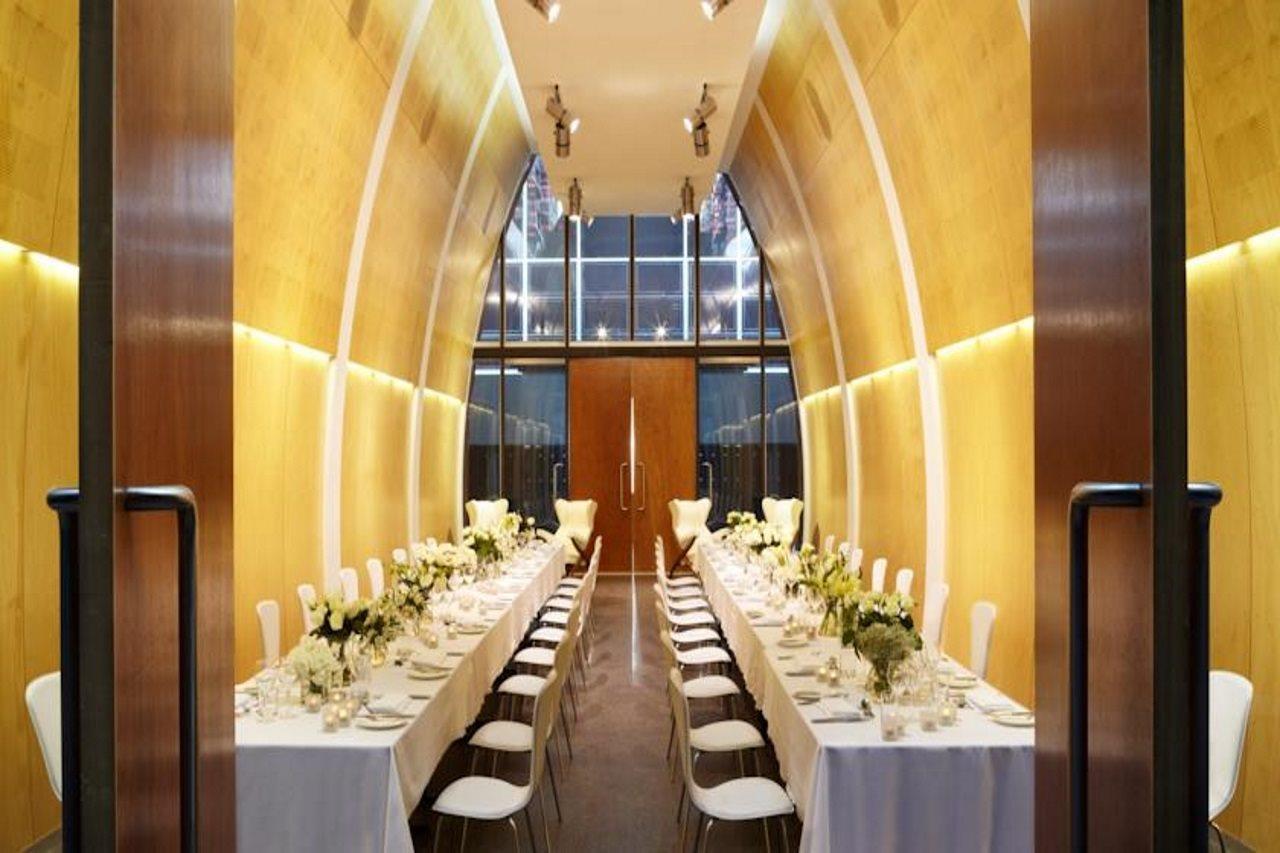 Hotel Realm Canberra Exterior foto The Long Room