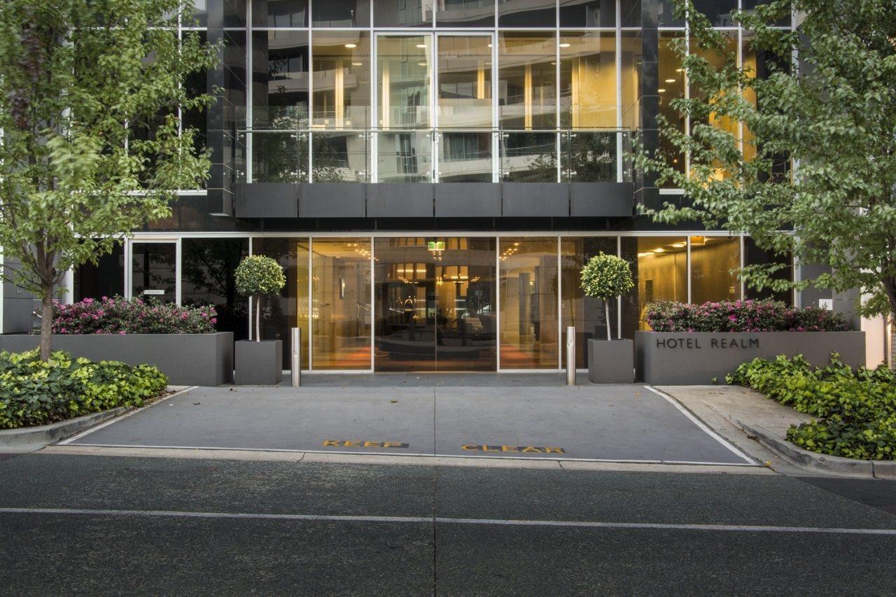 Hotel Realm Canberra Exterior foto The main entrance of The Mark