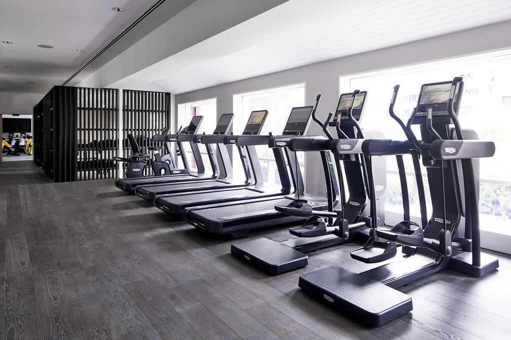 Hotel Realm Canberra Exterior foto The gym at The Standard East Village