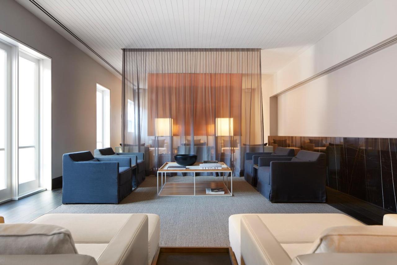 Hotel Realm Canberra Exterior foto The lounge at the airport