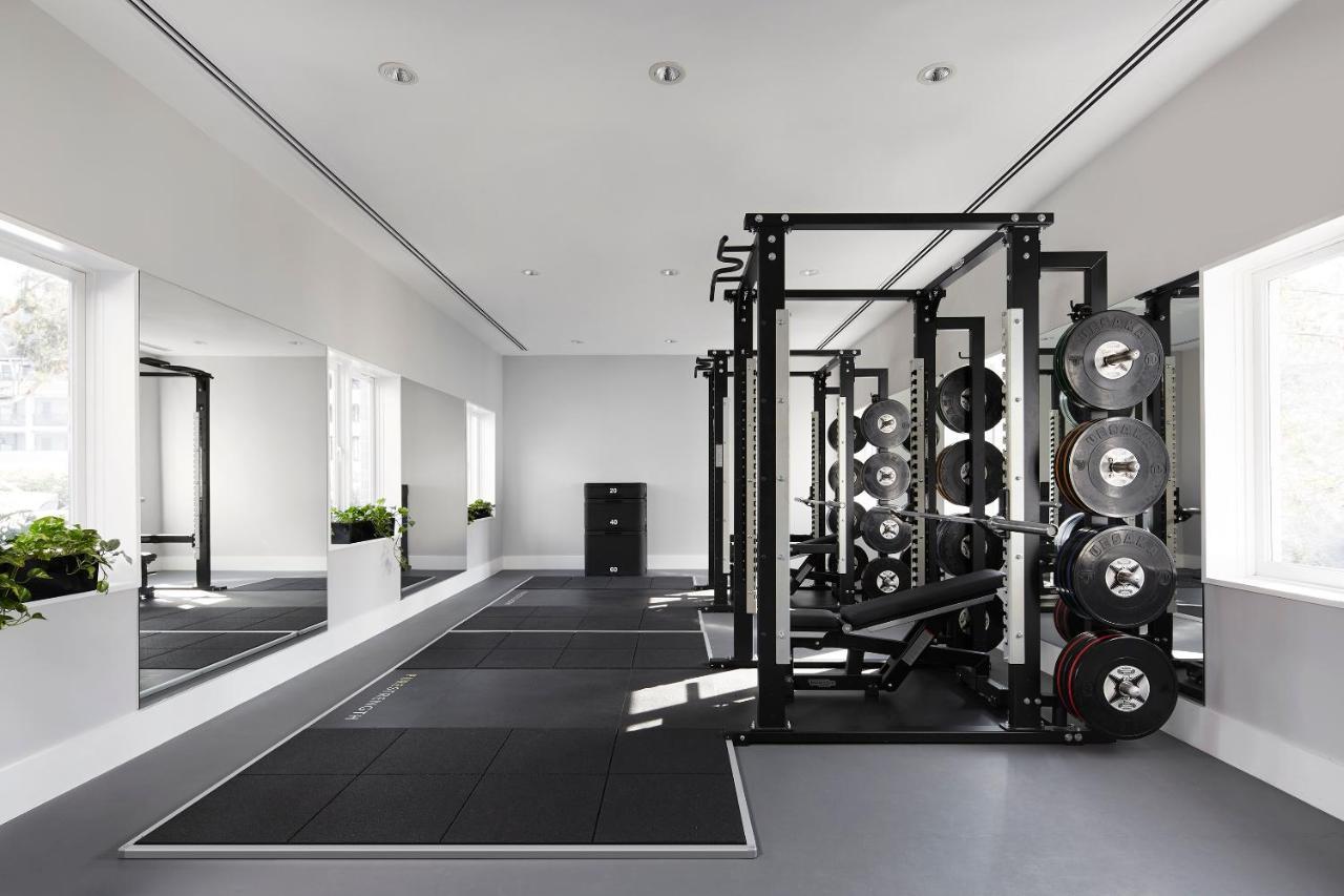 Hotel Realm Canberra Exterior foto The gym at The Dorchester