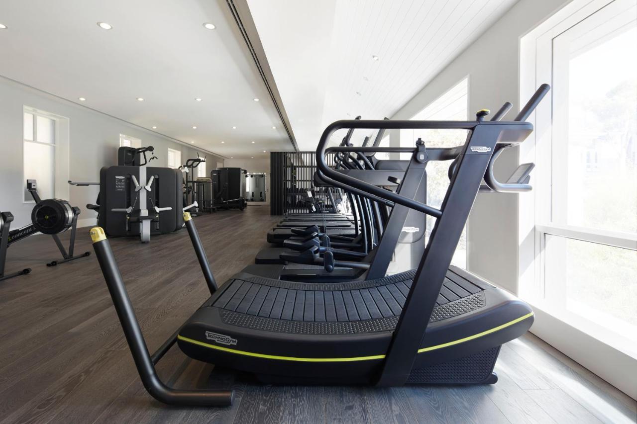 Hotel Realm Canberra Exterior foto A treadmill