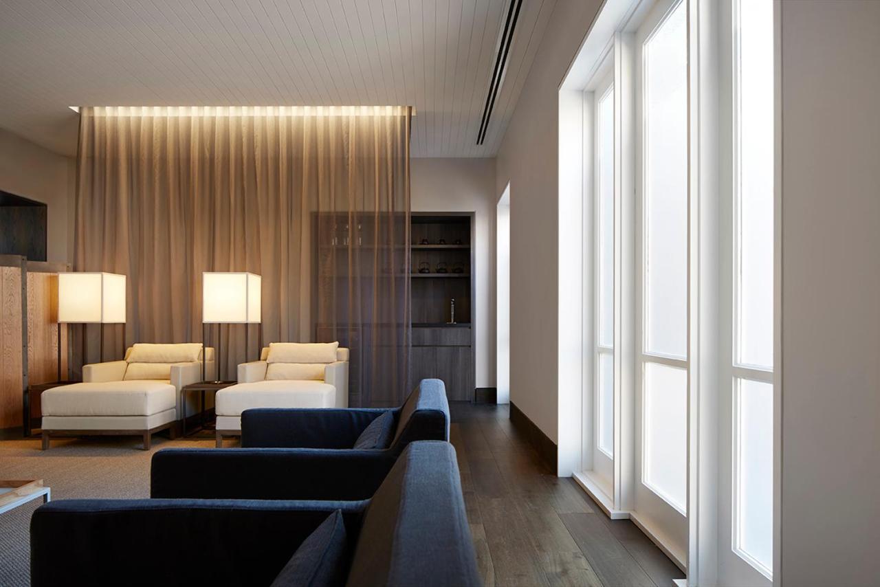 Hotel Realm Canberra Exterior foto The interior of the 100 East 53rd Street penthouse