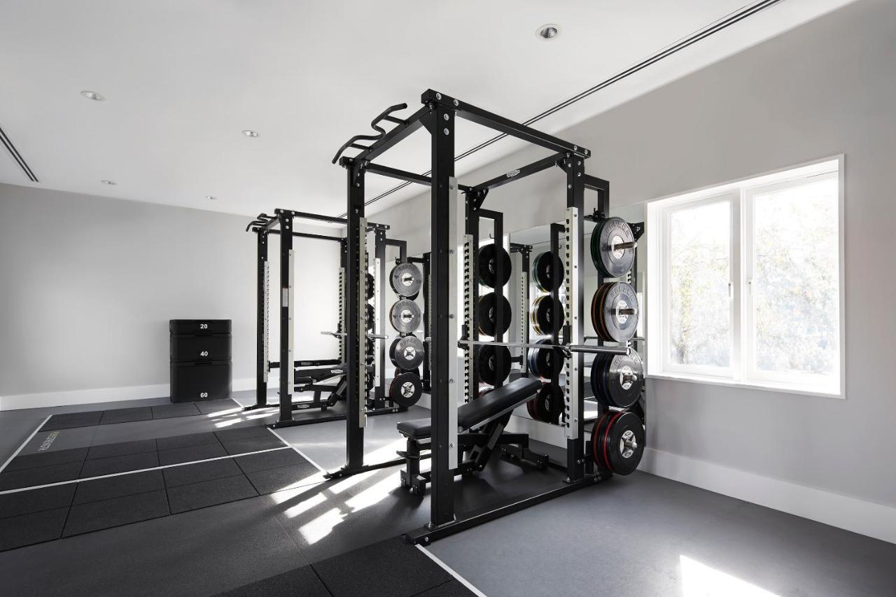 Hotel Realm Canberra Exterior foto A power rack