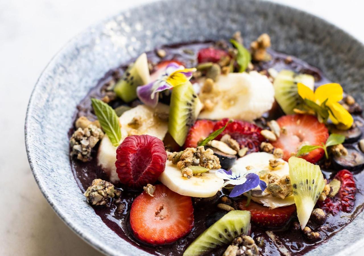Hotel Realm Canberra Exterior foto Acai bowl